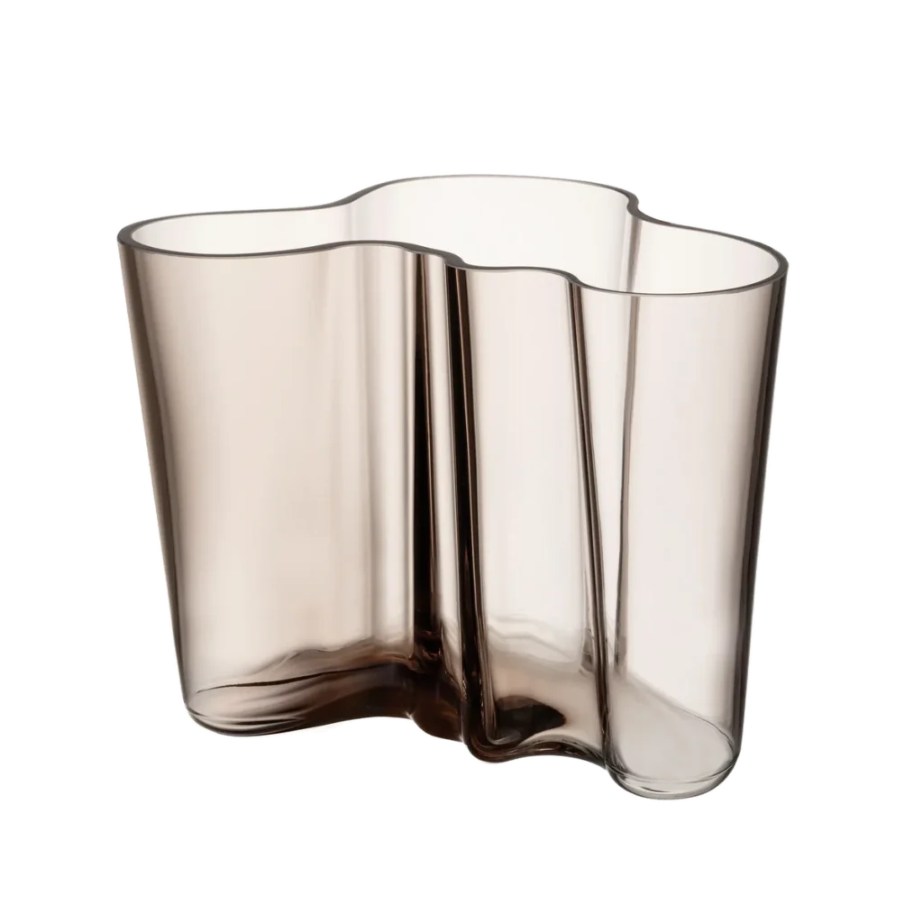 Iittala Alvar Aalto Vase 160 mm in getöntem mundgeblasenem Glas, Entwurf von 1936