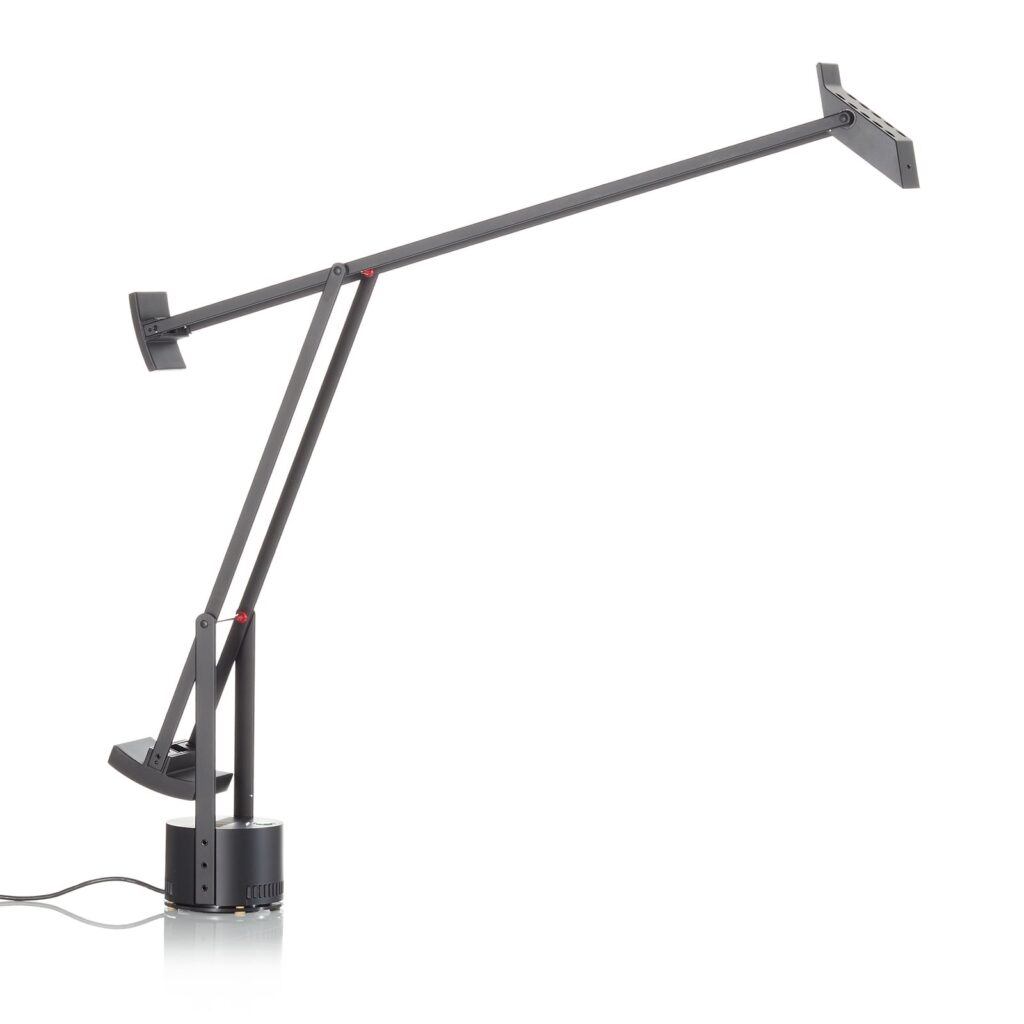Artemide Tizio Tischleuchte in Schwarz, freigestellt