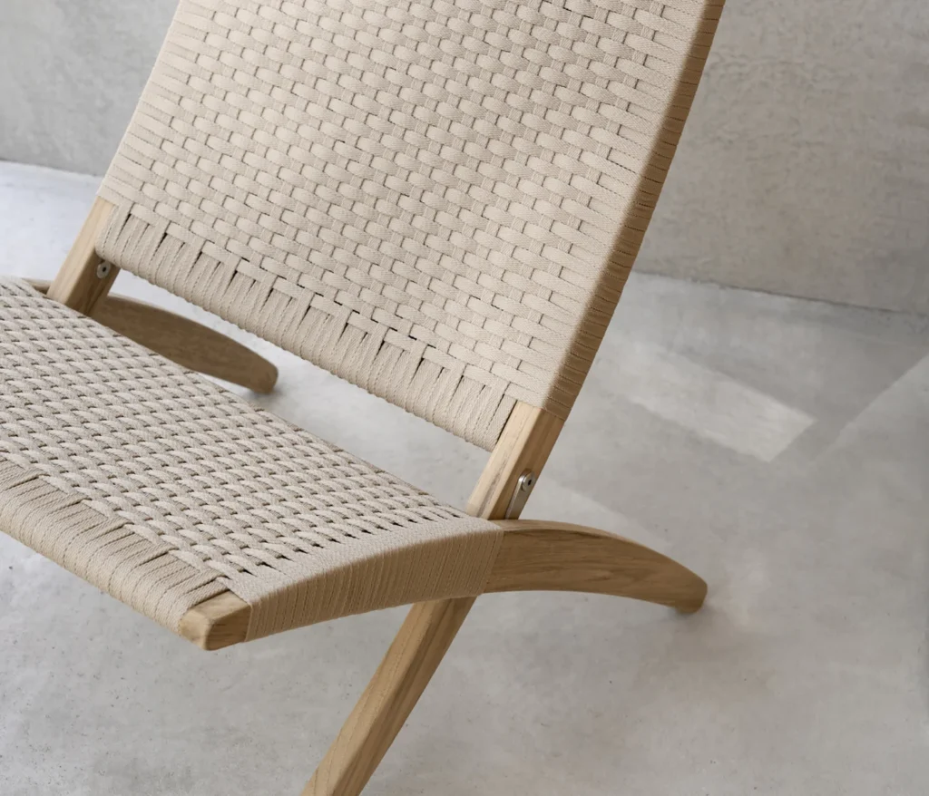 Nahaufnahme des Carl Hansen MG501 Cuba Chair mit geflochtener Sitzfläche aus Papierkordel