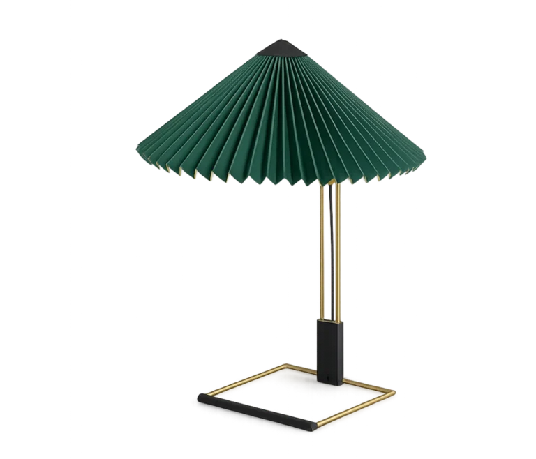 HAY Matin Tischleuchte mit plissiertem Schirm in Grün auf Messinggestell, Design von Inga Sempé