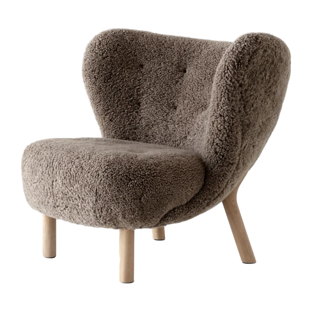 &Tradition Little Petra VB1 Sessel mit Schaffell Sahara auf weiß geölter Eiche, Design von Viggo Boesen