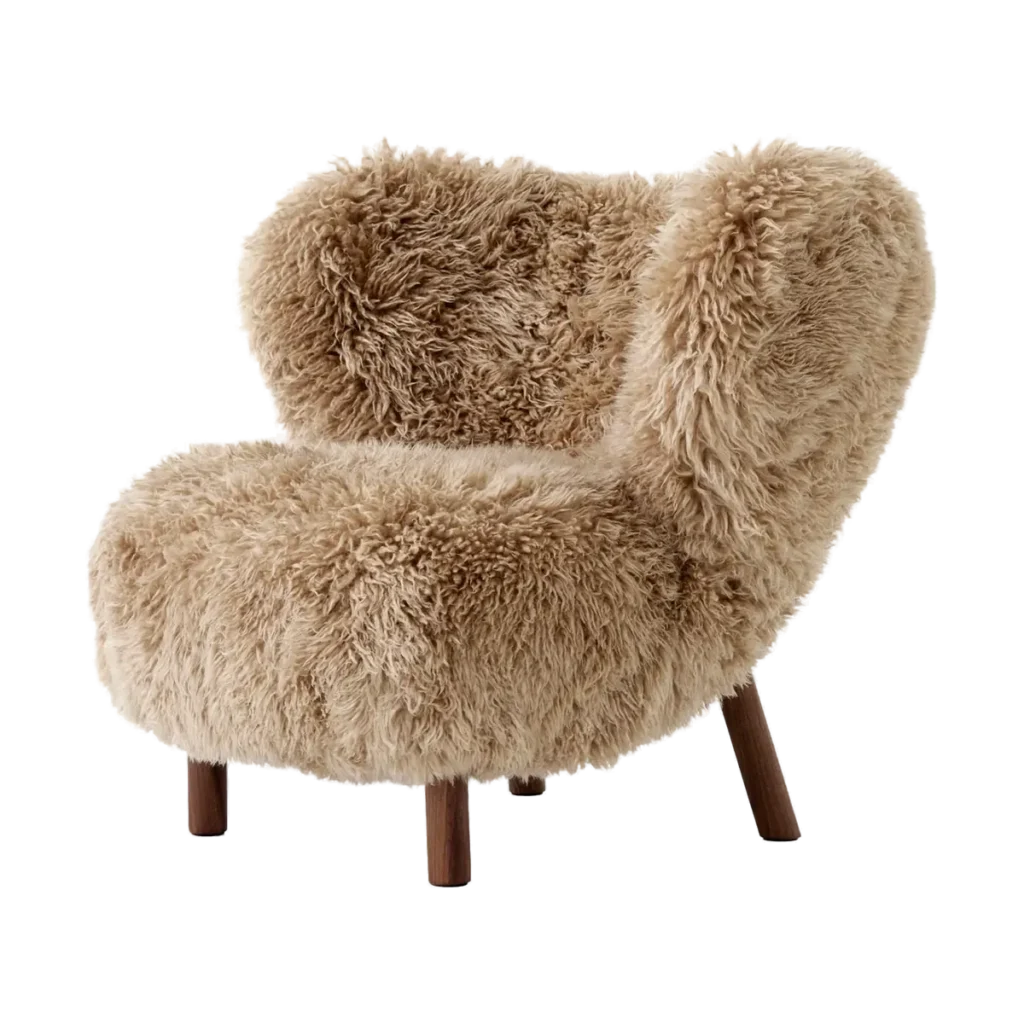 &Tradition Little Petra VB1 Sessel mit Schaffell Honey auf geölter Walnuss, Design von Viggo Boesen