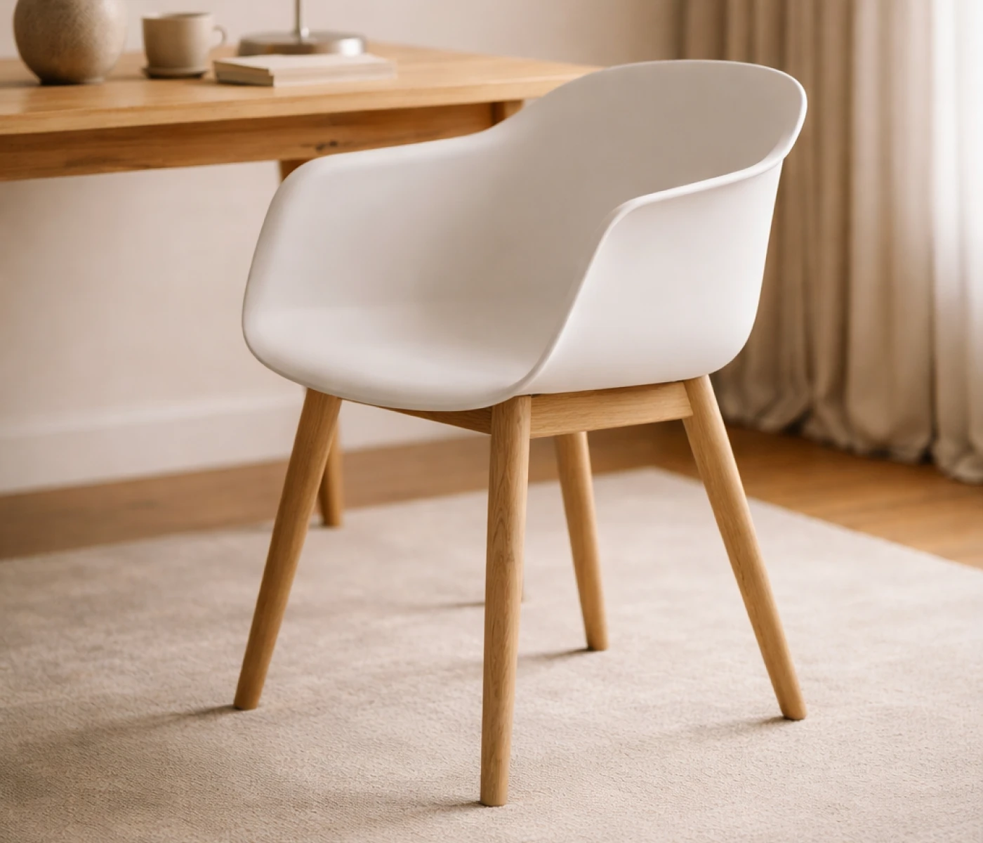 Muuto Fiber Chair Esszimmerstuhl mit Holzbeinen im skandinavischen Design